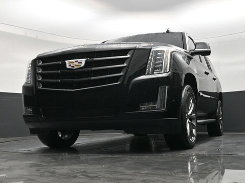 Used 2020 Cadillac Escalade ESV Luxury w/ Escalade Sport Edition RWD image 26