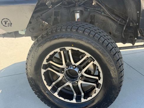 Used 2009 GMC Sierra 2500 SLE AWD/4WD image 2