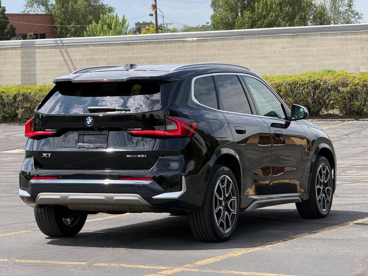 Used 2023 BMW X1 xDrive28i w/ Convenience Package AWD/4WD image 5