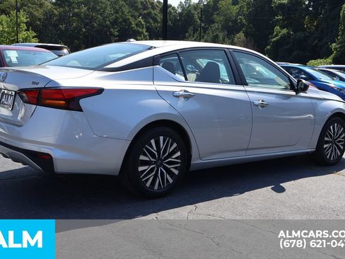 Used 2024 Nissan Altima 2.5 SV FWD image 5