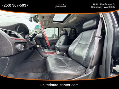 Used 2010 Cadillac Escalade Premium image 7