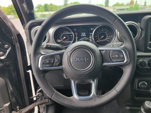 Used 2020 Jeep Wrangler Unlimited Sahara AWD/4WD image 16