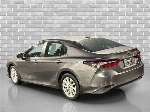 Used 2022 Toyota Camry LE image 5