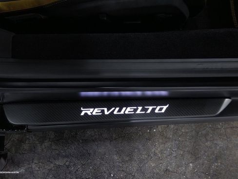 Used 2025 Lamborghini Revuelto image 41