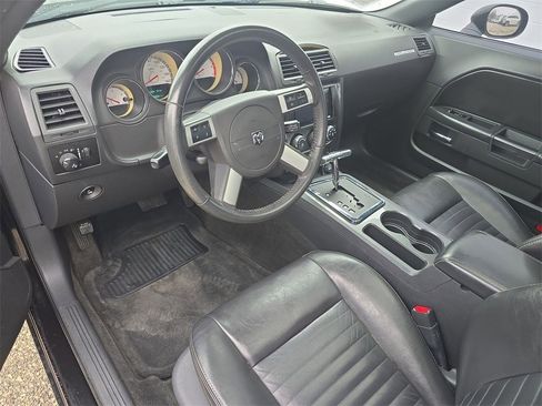 Used 2010 Dodge Challenger R/T image 10