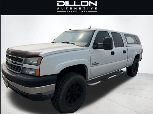 Used 2005 Chevrolet Silverado 2500 LT w/ Heavy-Duty Power Package AWD/4WD image 3