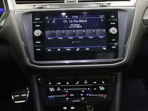 Used 2024 Volkswagen Tiguan SE R-Line image 8