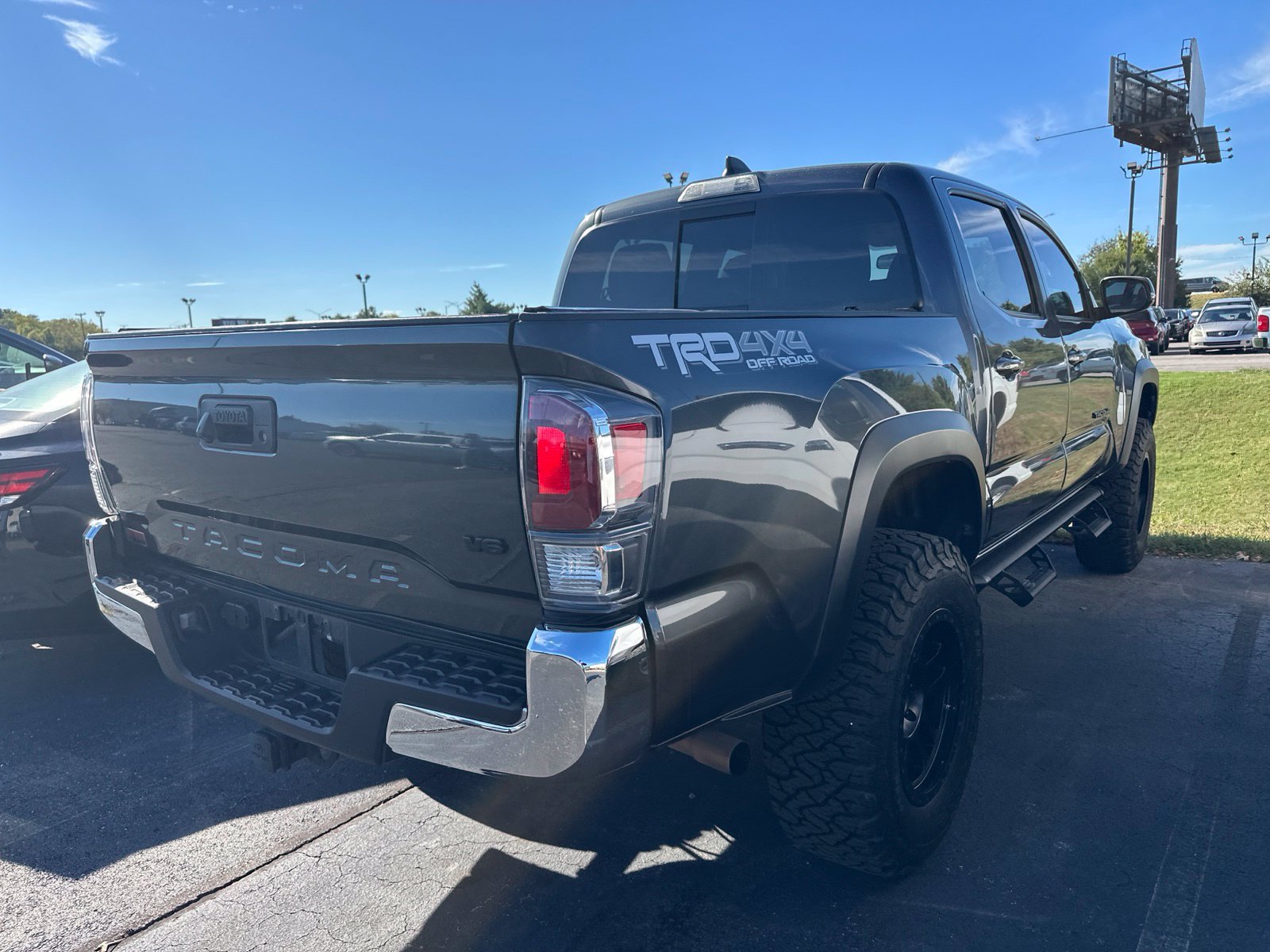 Used 2020 Toyota Tacoma TRD Off-Road AWD/4WD image 3