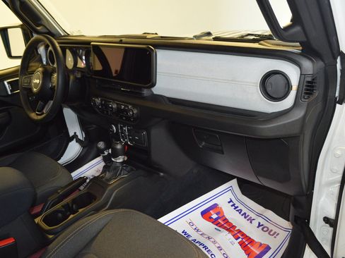 Used 2024 Jeep Wrangler Unlimited Sport AWD/4WD image 10