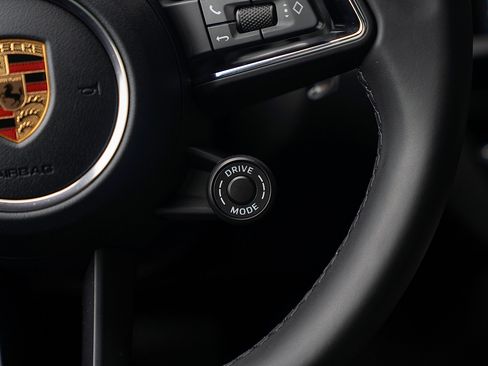 Certified 2026 Porsche Macan AWD/4WD image 9