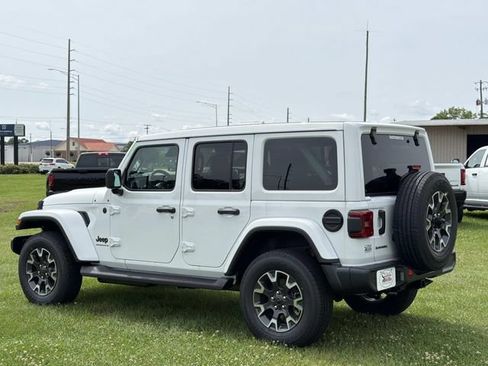 New 2026 Jeep Wrangler Unlimited Sahara w/ Safety Group AWD/4WD image 12