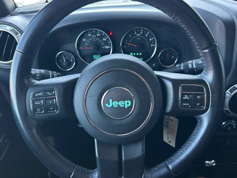 Used 2018 Jeep Wrangler Unlimited Sahara w/ Connectivity Group AWD/4WD image 21