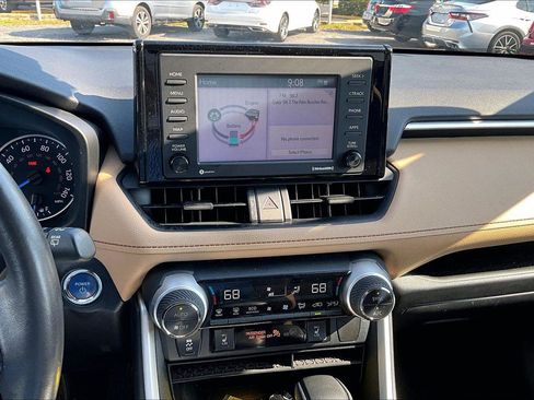 Used 2020 Toyota RAV4 XLE w/ XLE Grade Weather Package image 15