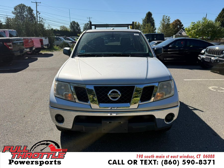 Used 2011 Nissan Frontier SV w/ SV Premium Utility Pkg AWD/4WD image 3