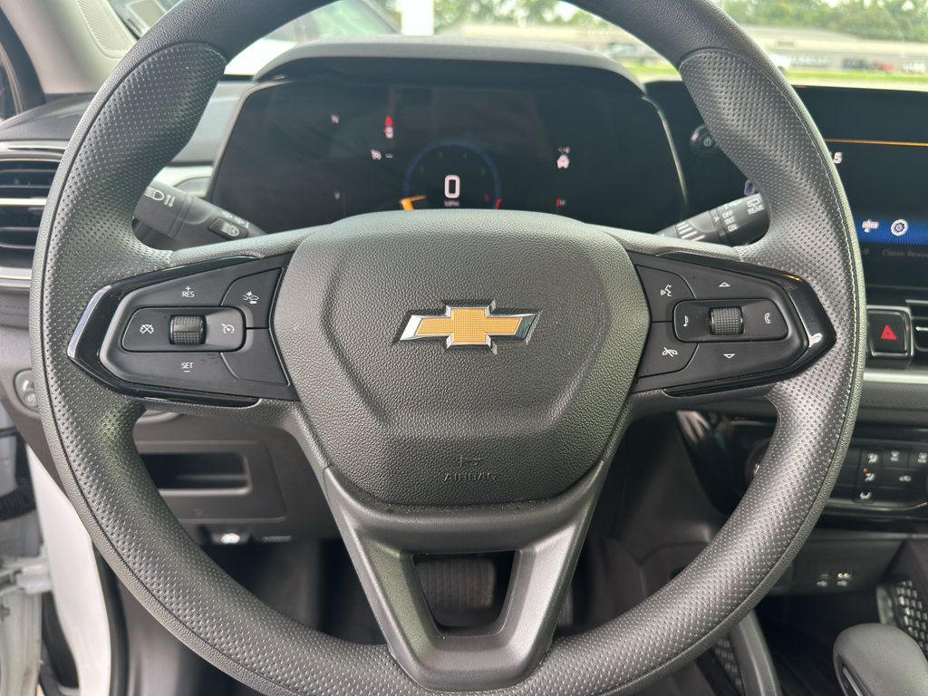 Used 2025 Chevrolet TrailBlazer LT FWD image 15