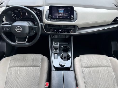Used 2025 Nissan Rogue SV AWD/4WD image 16
