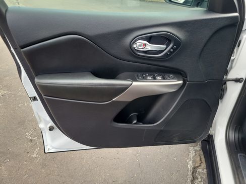 Used 2019 Jeep Cherokee Limited AWD/4WD image 19