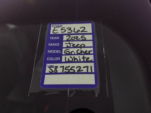 New 2025 Jeep Grand Cherokee L Altitude image 39