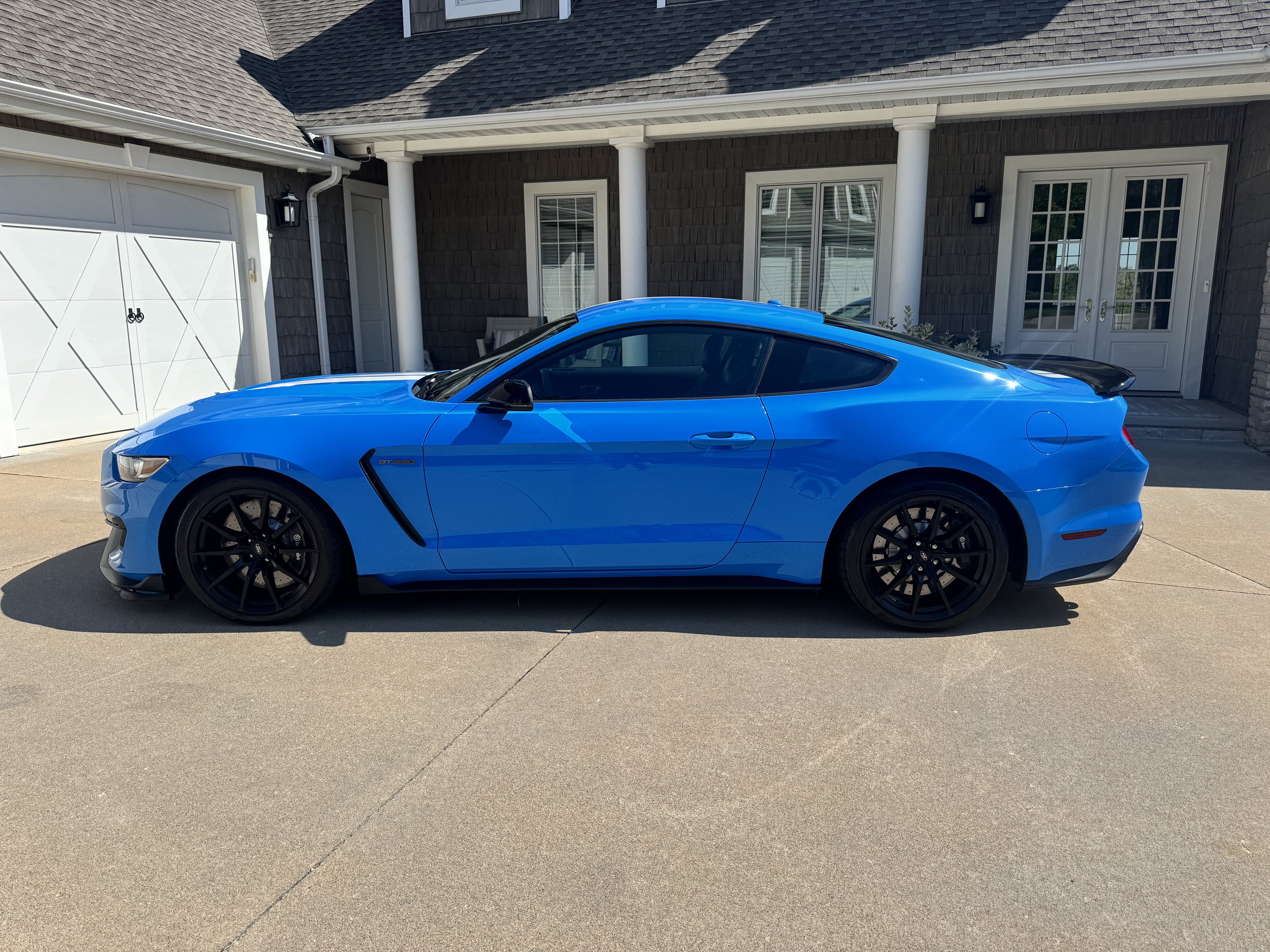 Used 2017 Ford Mustang Shelby GT350 RWD image 3