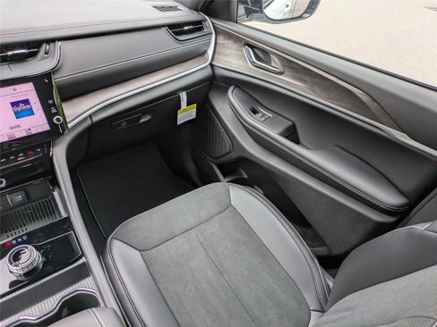 New 2026 Jeep Grand Cherokee Altitude RWD image 18