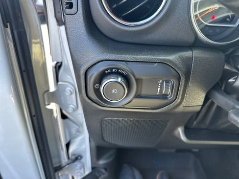 Used 2023 Jeep Wrangler Unlimited Sahara AWD/4WD image 18