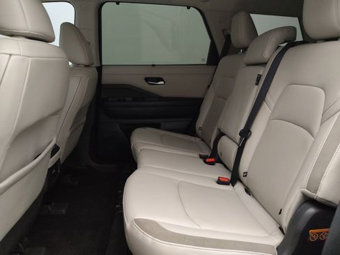 Used 2022 Nissan Pathfinder SL AWD/4WD image 18