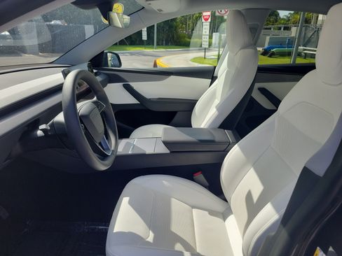 Used 2026 Tesla Model Y Long Range AWD/4WD image 23