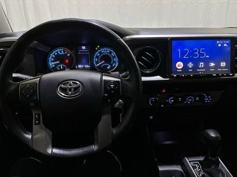 Used 2016 Toyota Tacoma SR5 w/ SR5 Appearance Package (SN) AWD/4WD image 18