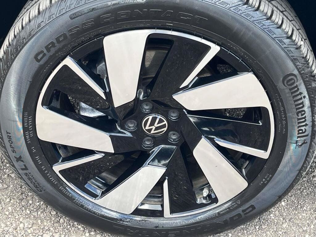 Used 2025 Volkswagen Atlas Cross Sport SE FWD image 14