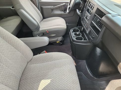 Used 2025 Chevrolet Express 3500 LS RWD image 15