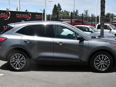 Used 2022 Ford Escape SE FWD image 9