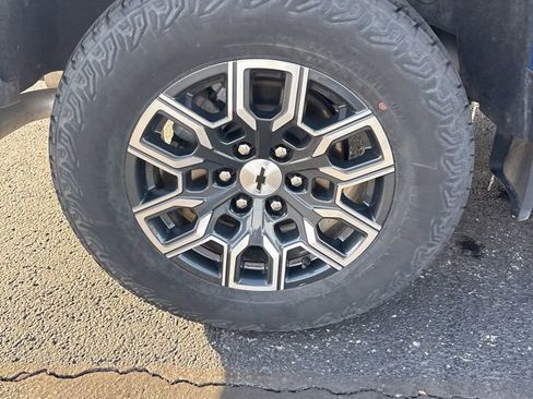 Used 2023 Chevrolet Colorado Z71 w/ Z71 Convenience Package 2 image 10