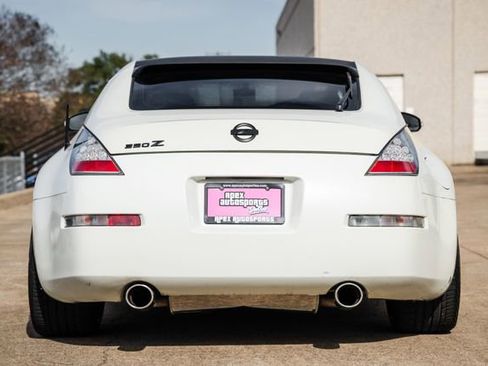 Used 2006 Nissan 350Z Coupe w/ (N93) Cargo Convenience Pkg image 17