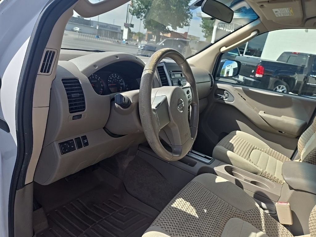 Used 2009 Nissan Frontier SE w/ SE Value Truck Pkg AWD/4WD image 11