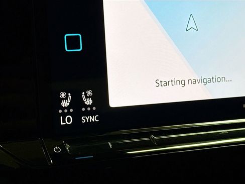 Used 2024 Volkswagen Atlas Cross Sport SE image 21