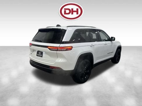 New 2025 Jeep Grand Cherokee Altitude AWD/4WD image 12