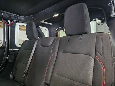 Used 2021 Jeep Wrangler Unlimited Rubicon AWD/4WD image 16