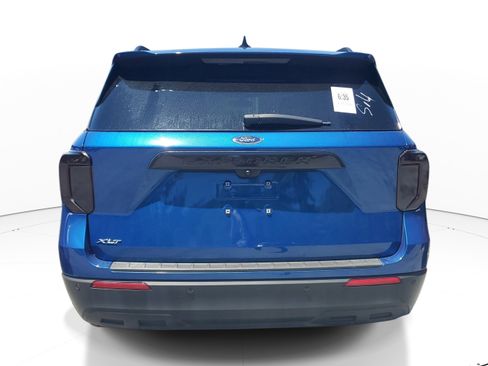 Used 2023 Ford Explorer XLT image 4