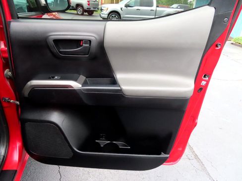 Used 2019 Toyota Tacoma TRD Off-Road image 36