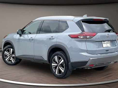 Used 2025 Nissan Rogue SL FWD image 11