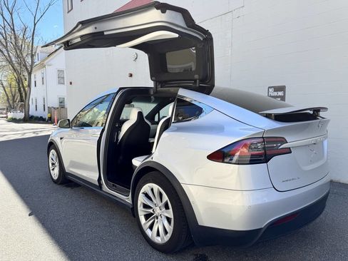Used 2017 Tesla Model X 100D AWD/4WD image 36