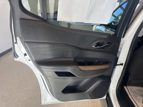 Used 2023 GMC Acadia SLE w/ Driver Convenience Package image 38