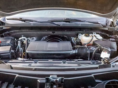 Used 2024 Chevrolet Suburban LT image 30