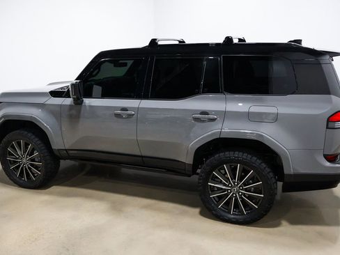 Used 2026 Lexus GX 550 w/ Accessory Package (2T) image 16