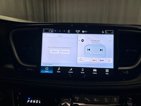Used 2025 Chrysler Pacifica Select image 17