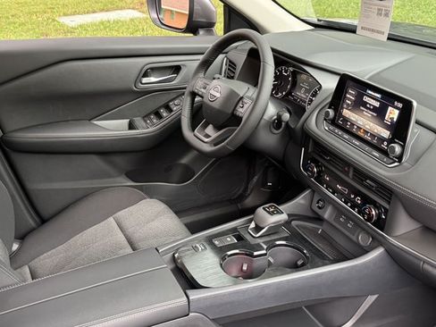New 2026 Nissan Rogue SV w/ Cold Weather Package FWD image 18