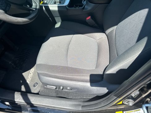 Used 2025 Toyota RAV4 XLE AWD/4WD image 7