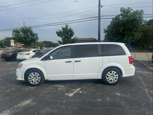 Used 2019 Dodge Grand Caravan SE w/ UConnect Hands-Free Group FWD image 10