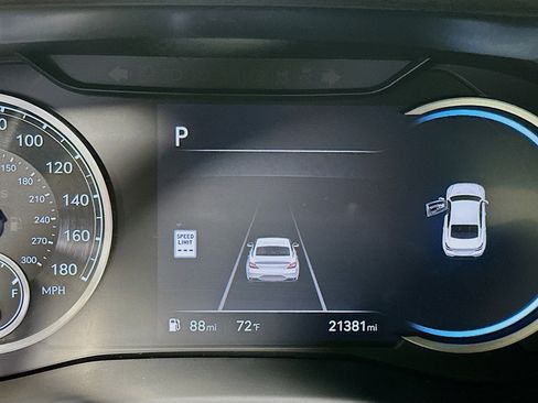 Used 2025 Genesis G70 2.5T image 18