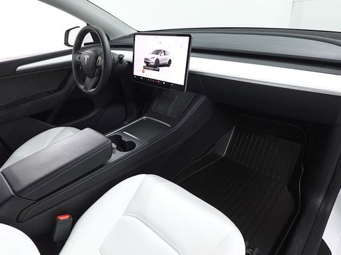 Used 2024 Tesla Model Y Performance image 20